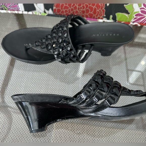 Ladies Kenneth Cole Sandals - Picture 3 of 6